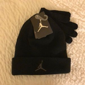 NWT // Jordan Boys’ Hat & Gloves Set // Black